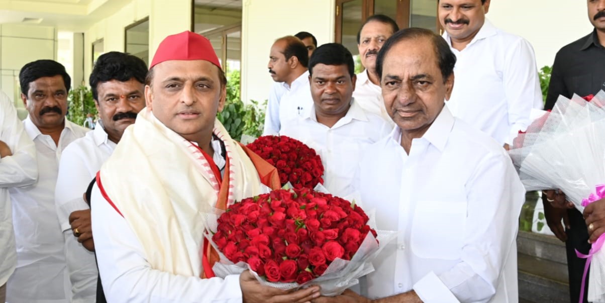 Samajwadi Party chief Akhilesh Yadav is welcomed in Hyderabad by Telangana CHief Minister and BRS chief K Chandrashekar Rao on Monday, 3 July, 2023. (Supplied)