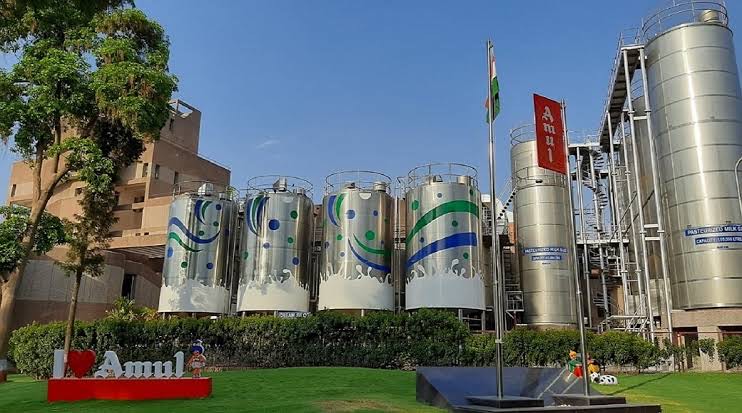 Amul's initial phase involves an investment of ₹150 crore and it would process 1 lakh litres of milk per day. (Sourced)