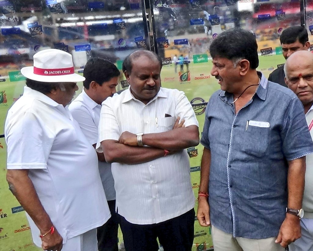 HD Kumaraswamy with DK Shivakumar. (Supplied)
