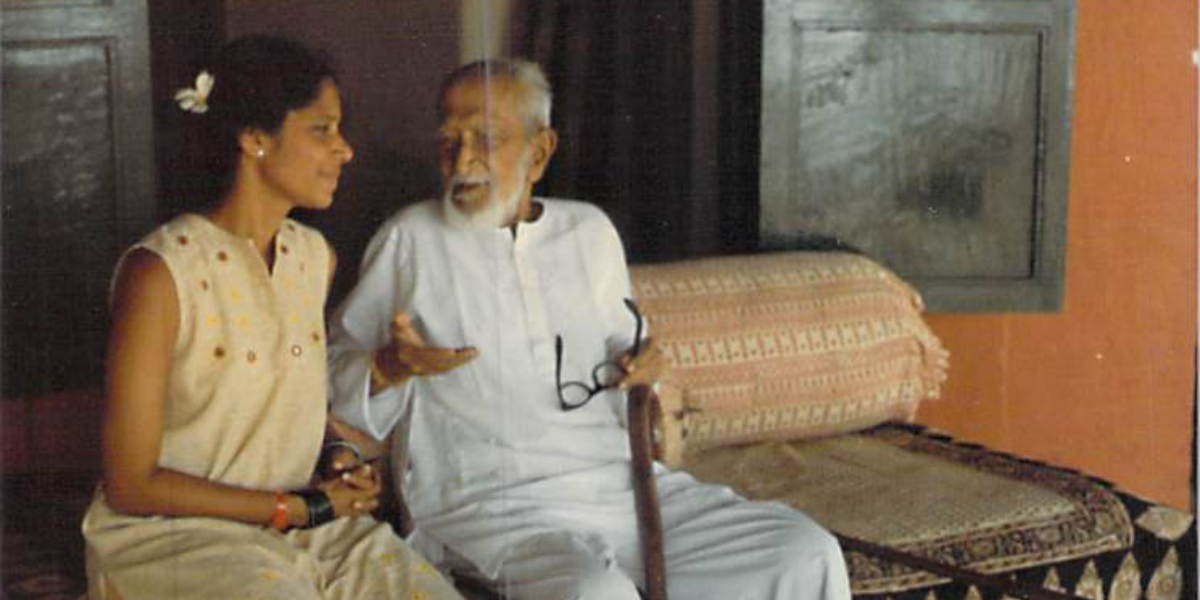 Salim Ali educating Zai Whitaker about birds.