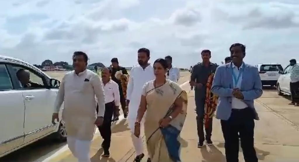 Karnataka IAS officer Congress Minister