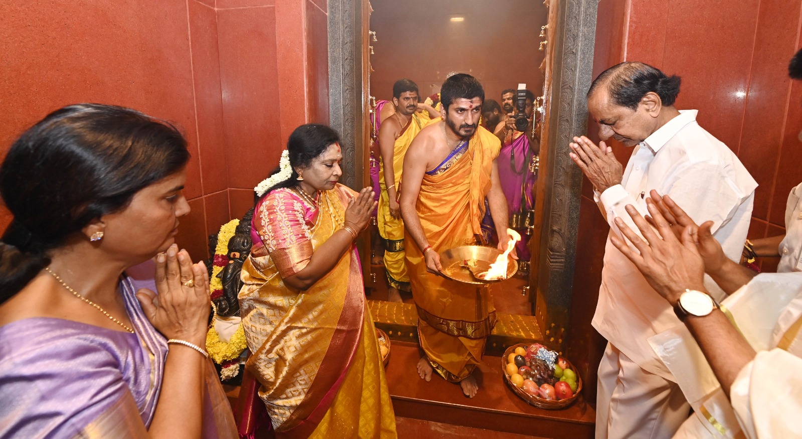 Telangana Chief Minister K Chandrasekhar Rao and Governor Tamilisai Soundararajan after the inauguration of the temple. (Telangama CMO/X)