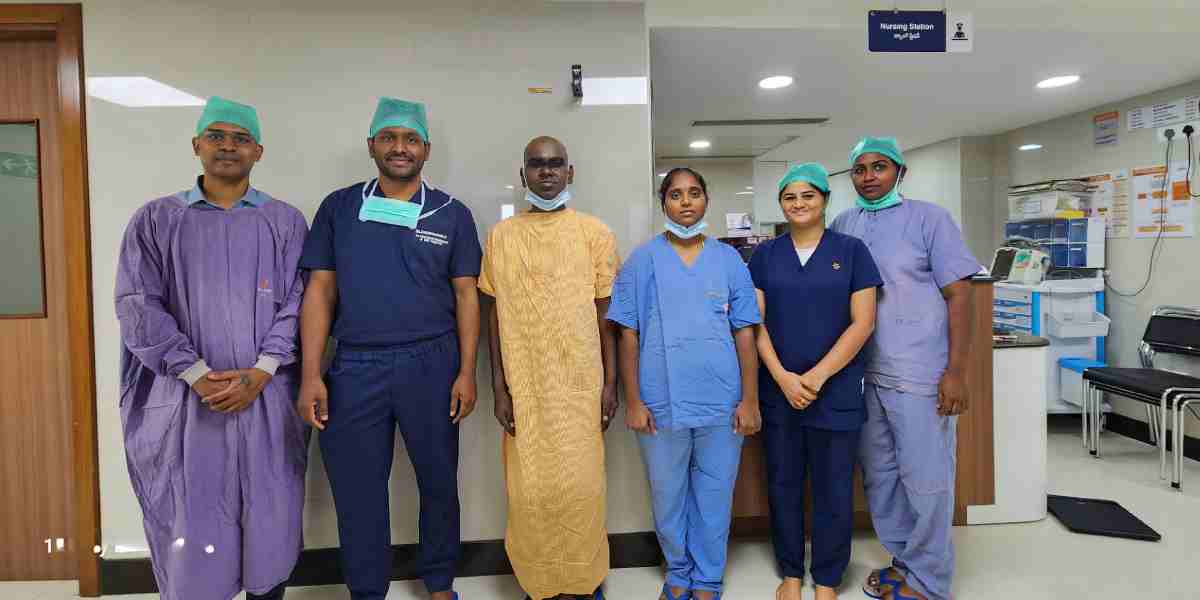 Aplastic anaemia: The patient with his team of doctors at Yashoda Hospital. (Supplied)