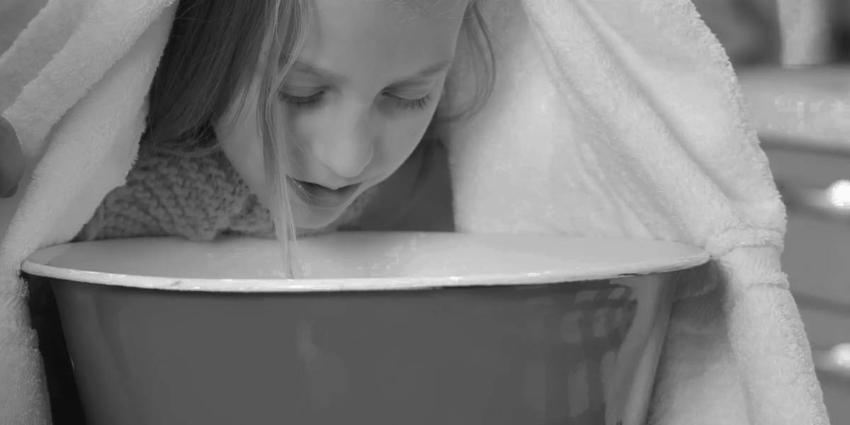 For children with respiratory issues, safer alternatives to relieve congestion include using a humidifier, maintaining proper hydration, and employing saline nasal drops. (iStock)