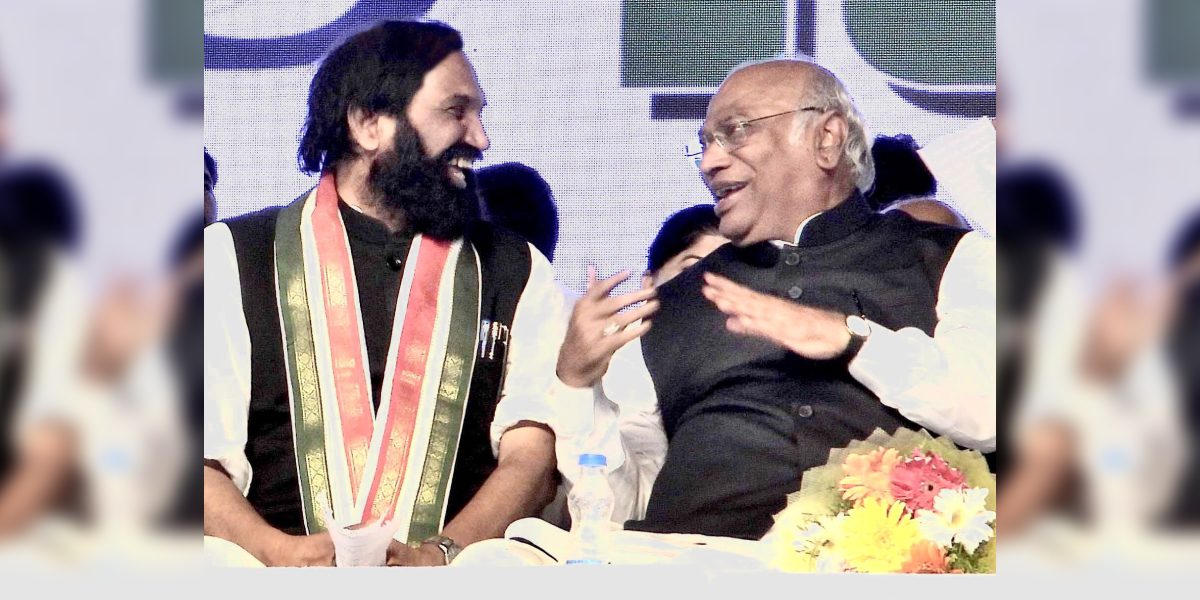Congress MP N Uttam Kumar Reddy with AICC president Mllikarjun Kharge. (X)