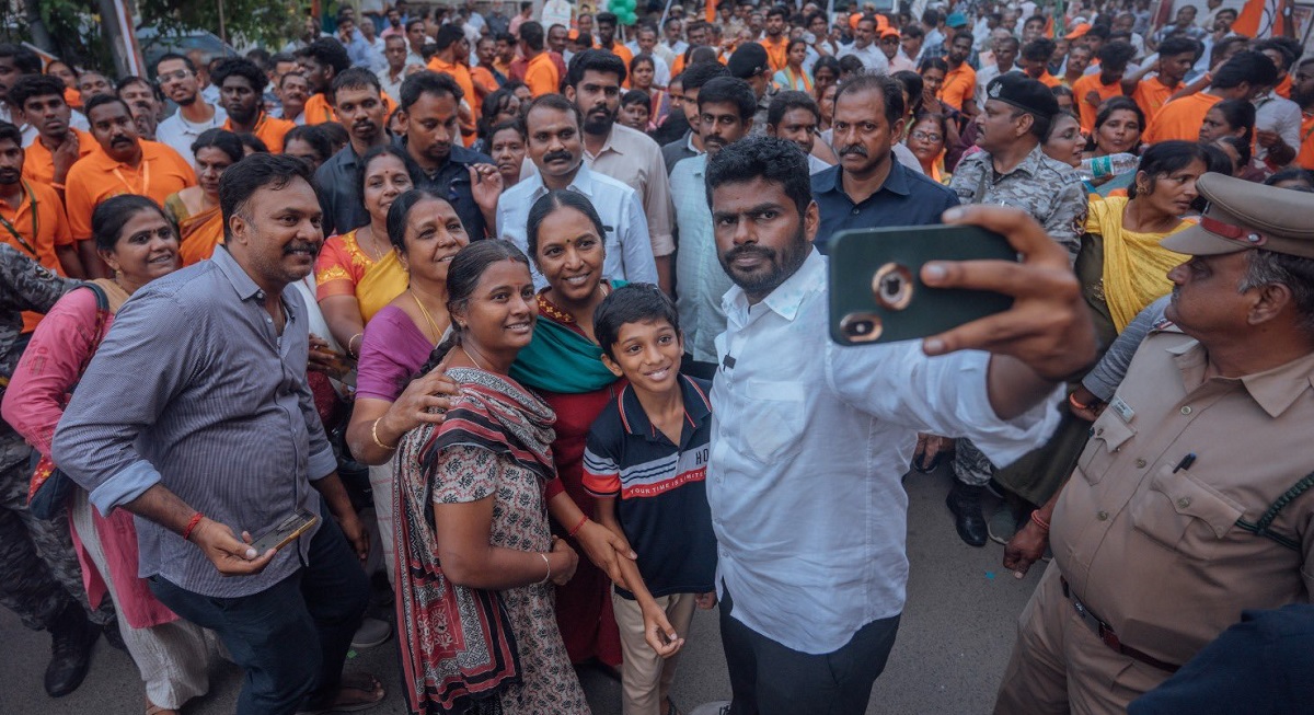 K Annamalai found time to click selfies with only a few. (South First)