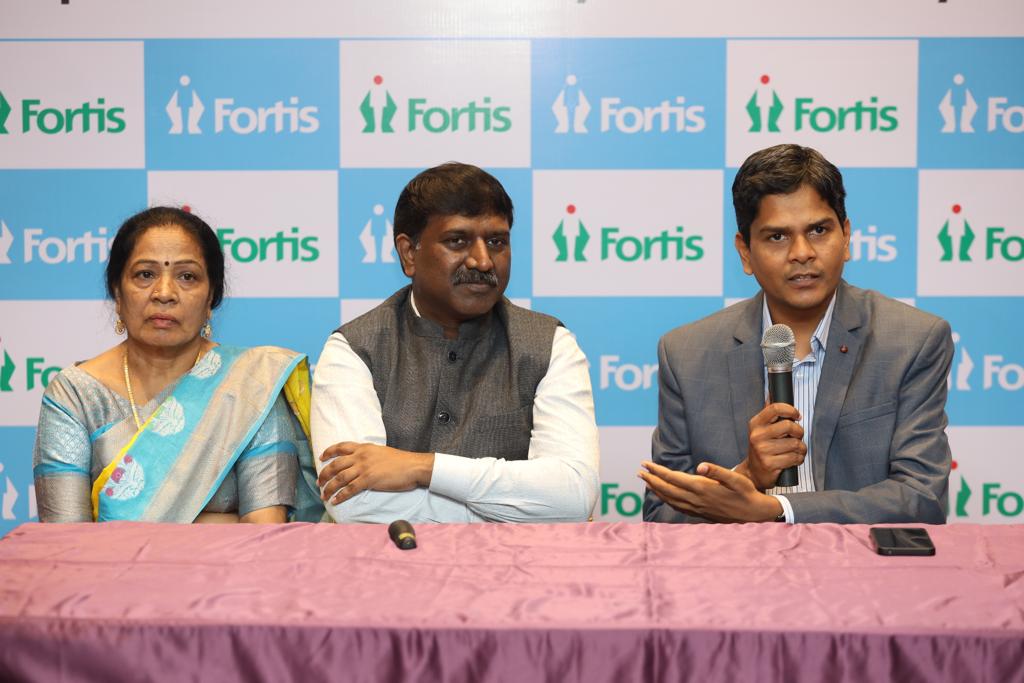 Dr Srinivas Prasad (center) with Hamsaveni and Fortis Business Head, Akshay Oleti at a Press Conference to present India's first reported case of twisted aorta and a failed valve replacement using Hybrid TAVR.