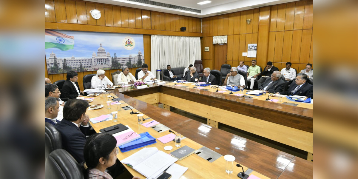 Chief Minister Siddaramaiah chaired a meeting with legal experts on the simmering tensions over Cauvery River water row at Bengaluru on Friday.