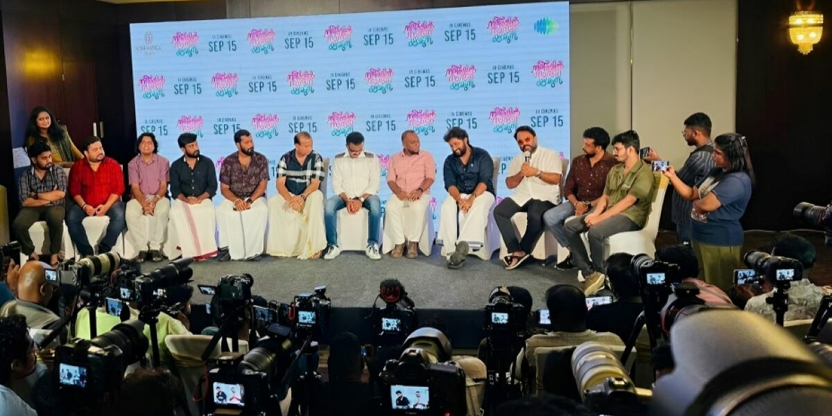 Nadhikalil Sundari Yamuna team addressing media