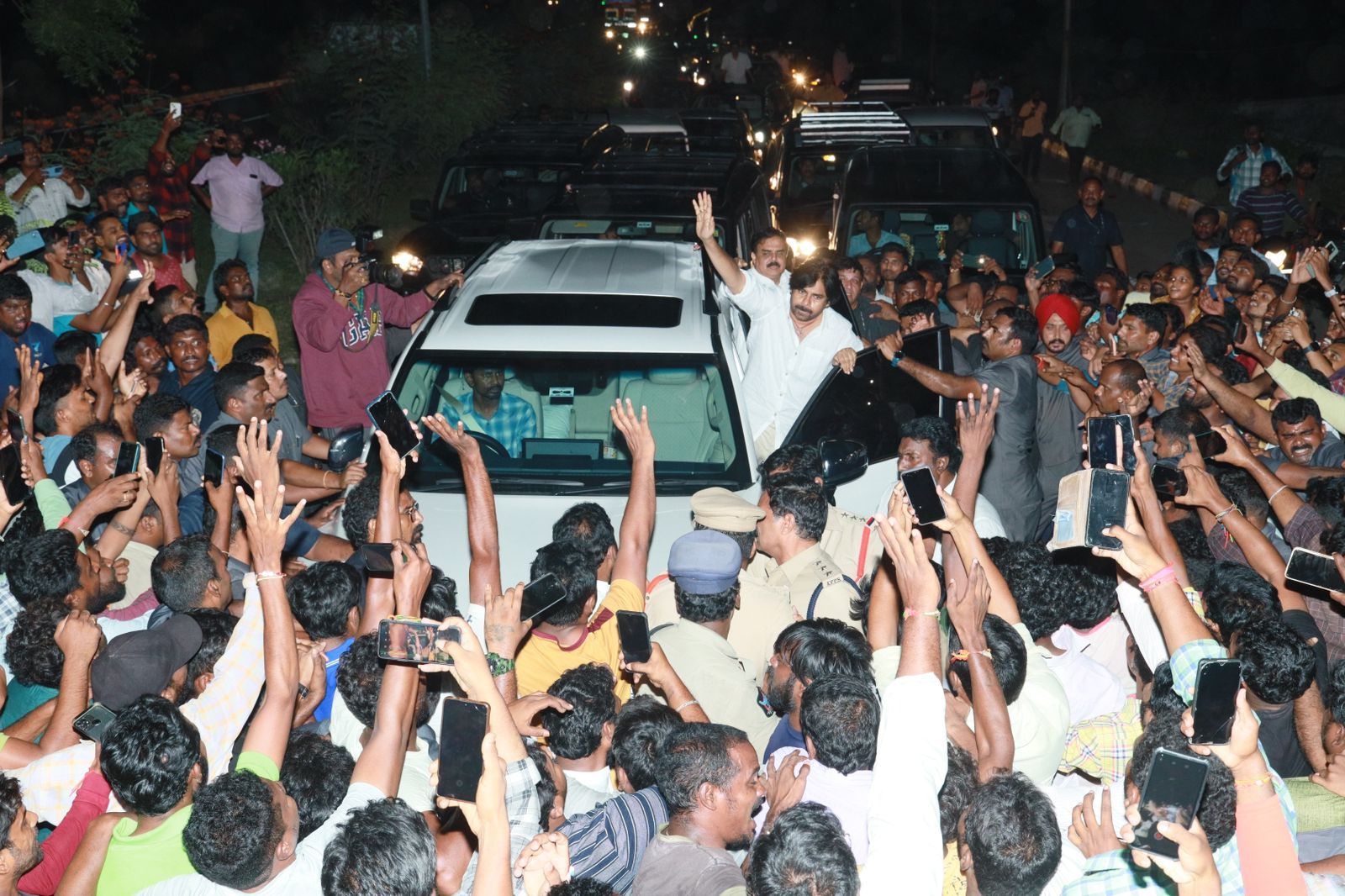 Pawan Kalyan on his way to Vijaywada