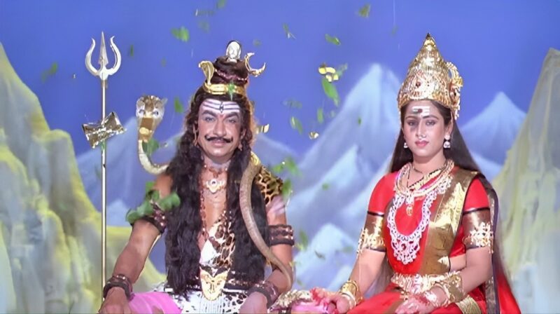 Dr Rajkumar and Geetha as Lord Shiva and Goddesses Parvathi in 'Shuva Mecchida Kannapa'.