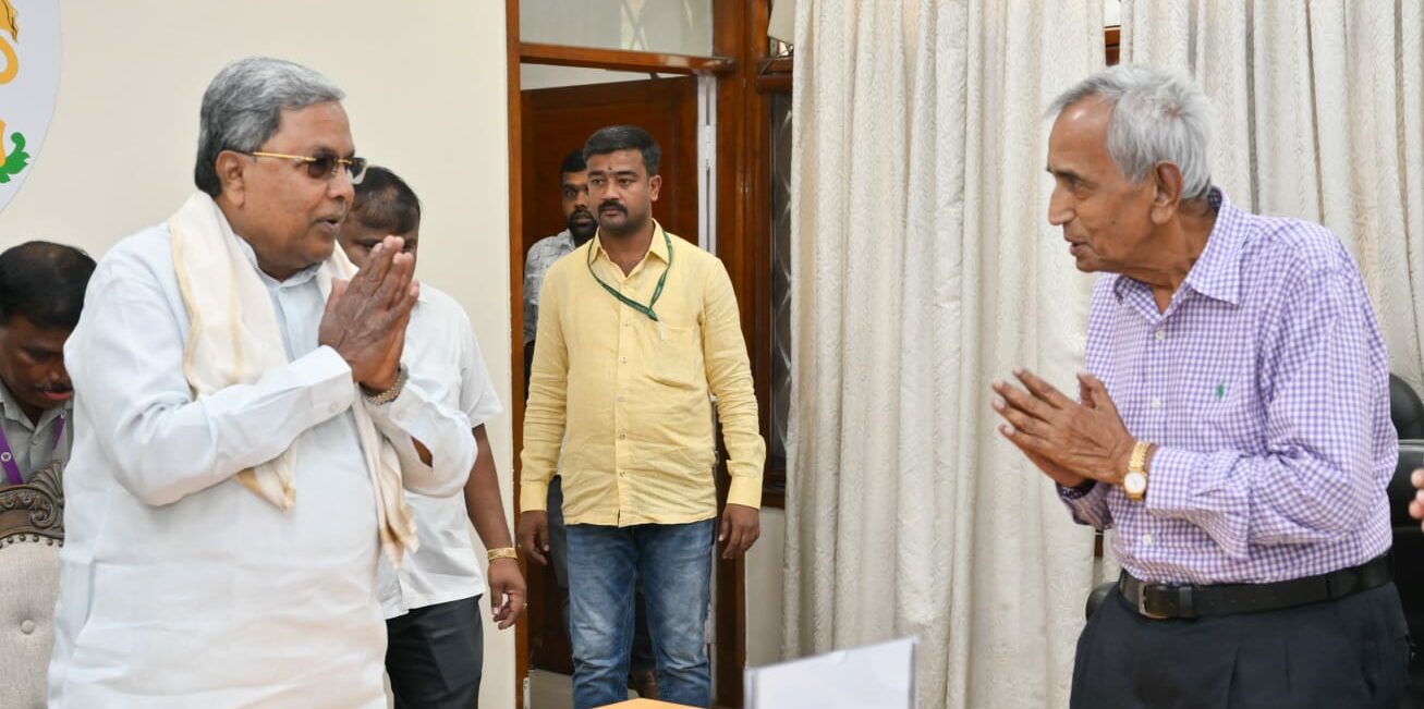 KSCA President D Kempanna submits second set of evidences against 40 percent commission allegations against the previous BJP government. (Supplied)