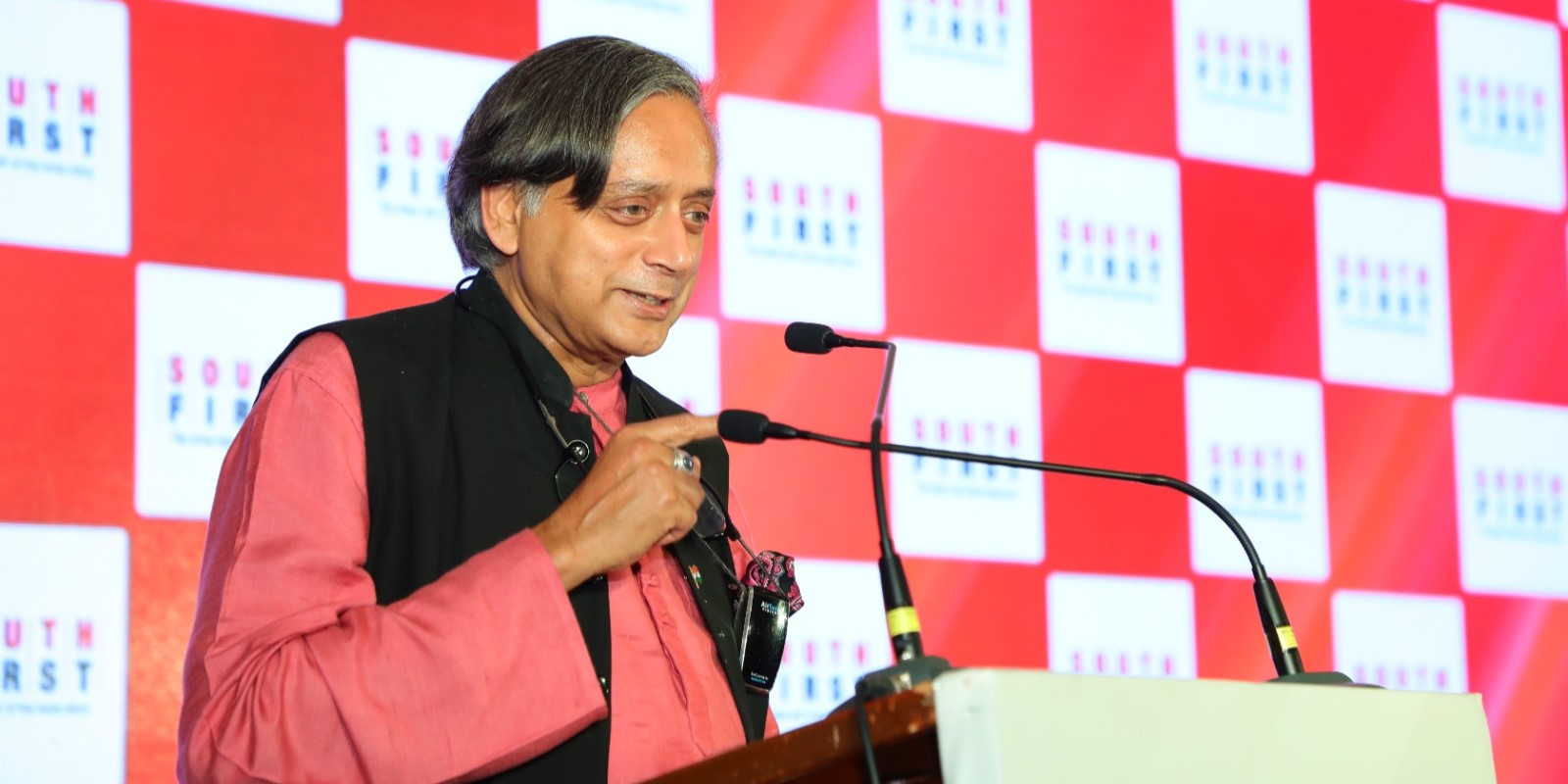 Thiruvananthapuram MP delivers the Dakshin Dialogues 2023 Shashi Tharoor delivers the Dakshin Dialogues 2023 keynote speech in Bengaluru on Saturday, 7 October, 2023.