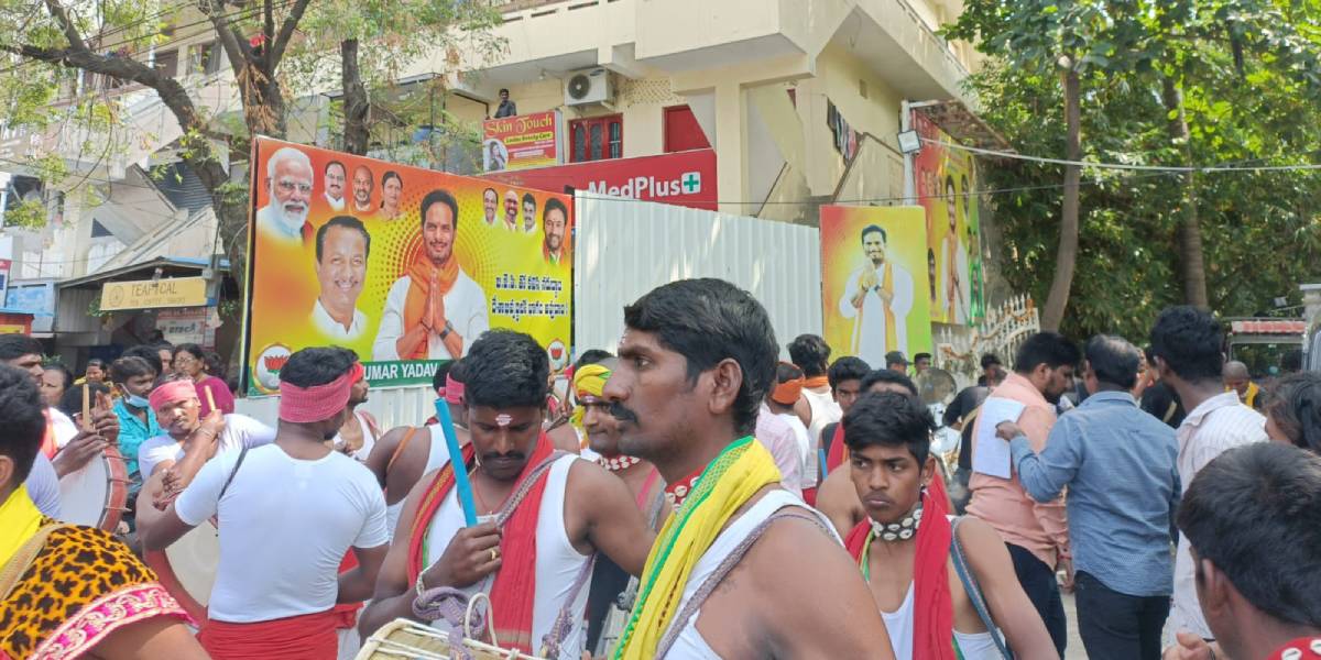 Celebration in front of Serilingampally candidate Ravi Kumar Yadav's residence on 10 November. (Sumit Jha/South First)