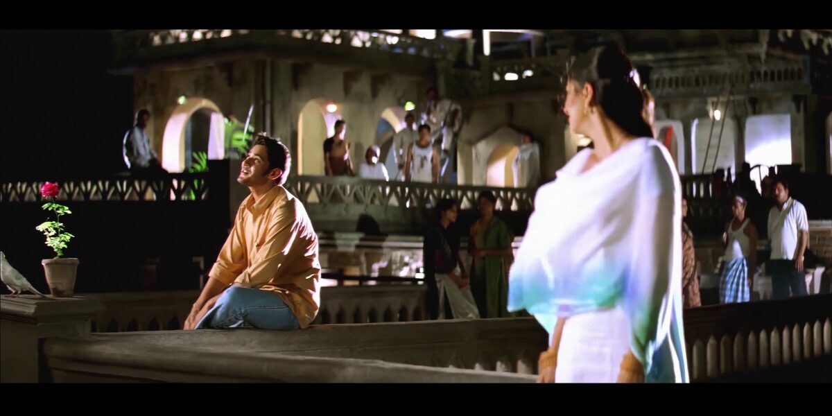A still from the song Cheppave Chirugali in the film Okkadu