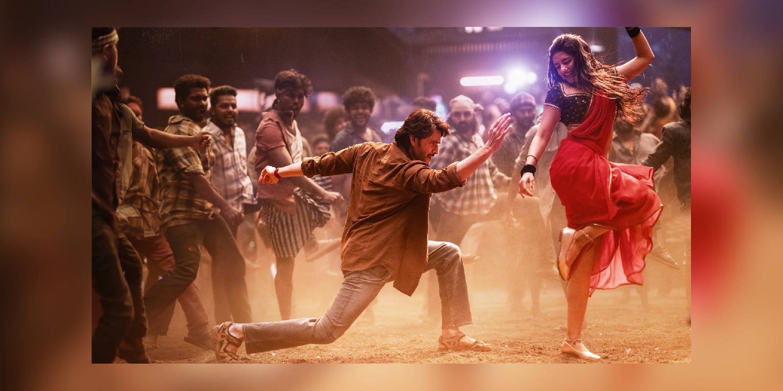 A still from the song Kurchi Madathapetti from Guntur Kaaram
