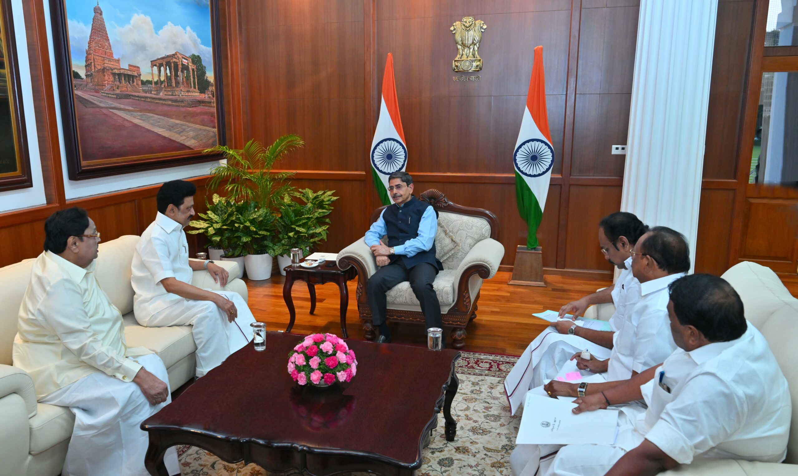 Tamil Nadu CM Stalin and his ministers meet Governor Ravi. (X)