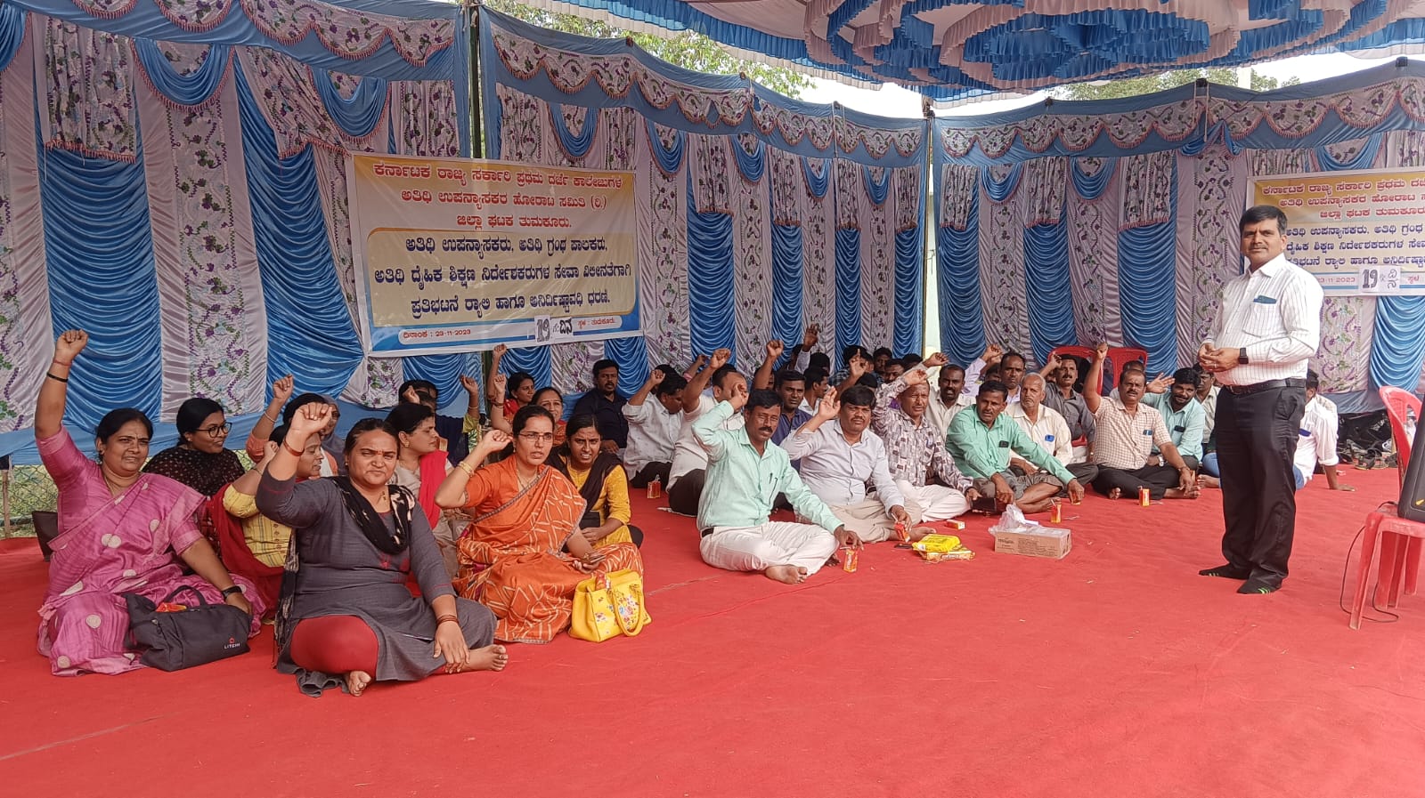Karnataka Guest lecturers padayatra
