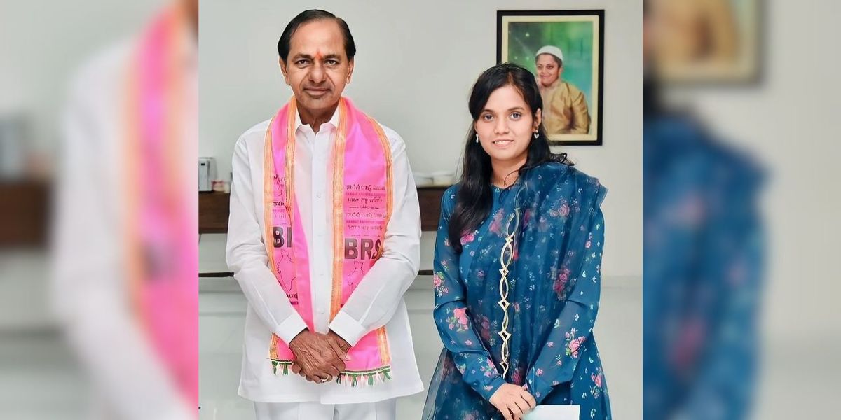 Lasya Nanditha with KCR