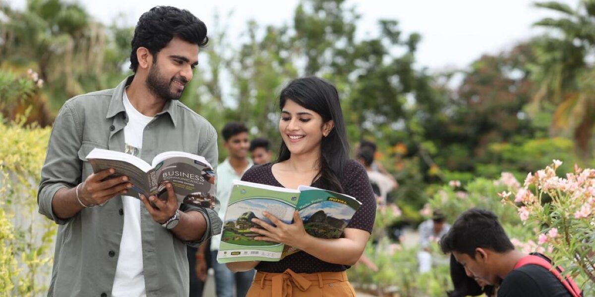 Megha Akash and Ashok Selvan in Saba Nayagan