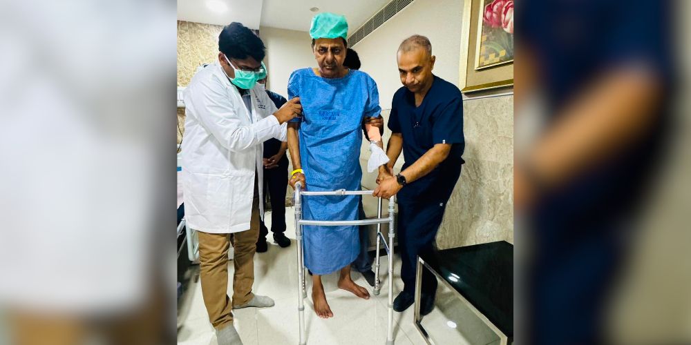 KCR along with the doctors in Yashoda. (Supplied)