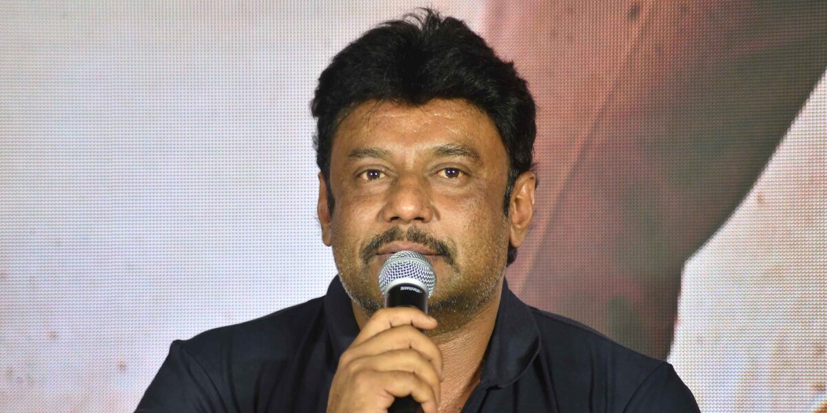 Darshan at the Kaatera success meet
