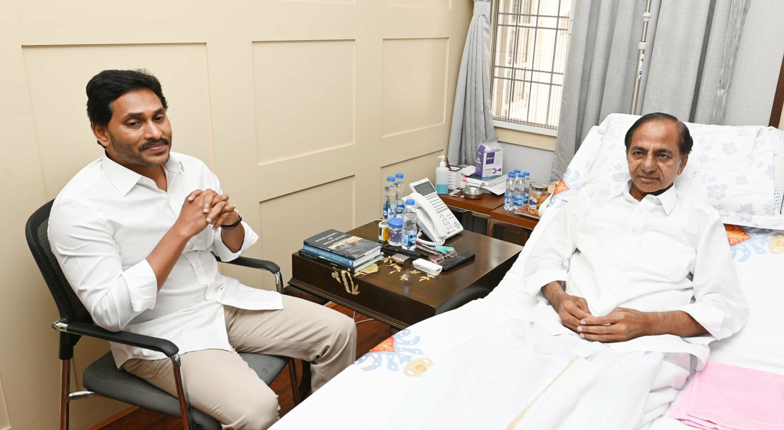 Andhra Chief Minister Jagan Mohan Reddy with BRS chief KCR. (X)