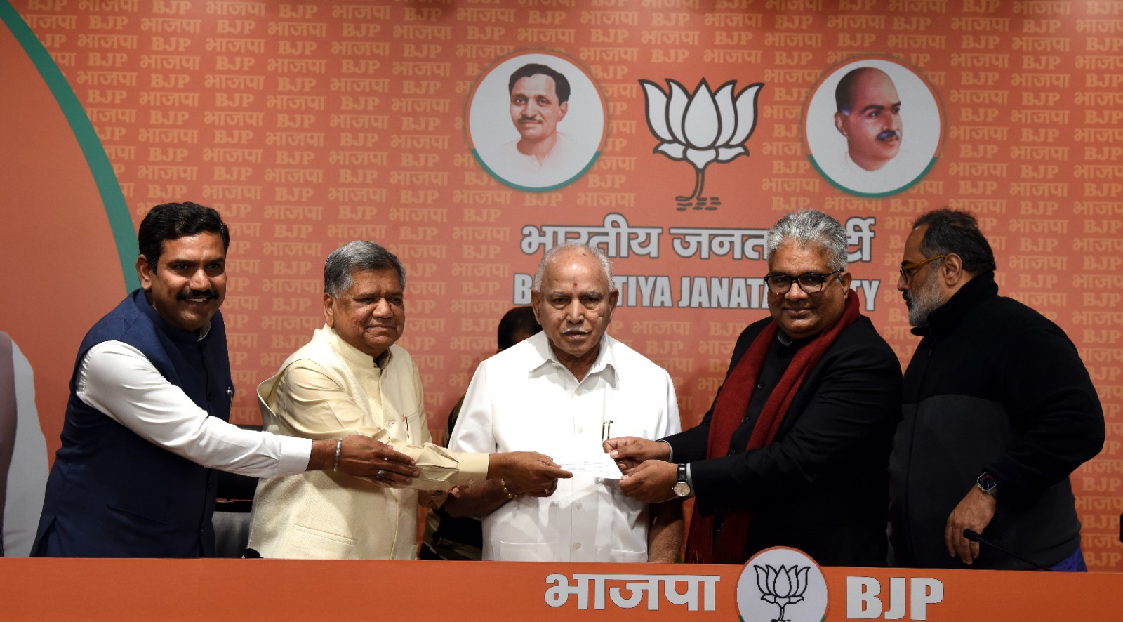 Jagadish Shettar rejoining BJP at party headquarters in New Delhi, accompanied by BS Yediyurappa and Karnataka BJP President BY Vijayendra. (X/BJP Karnataka)