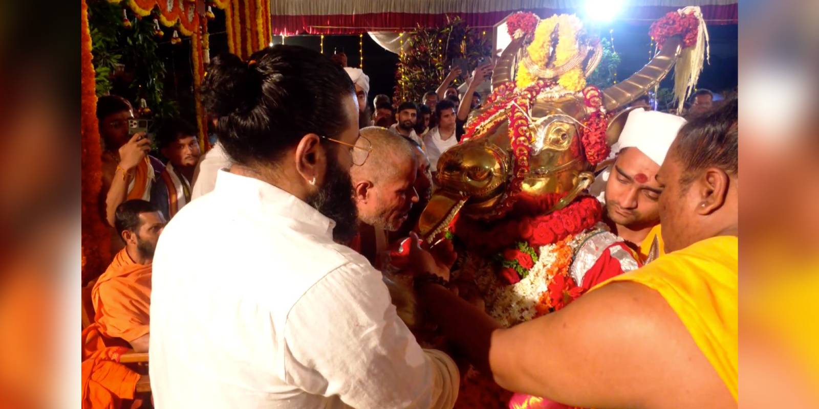 Rishab Shetty seeking blessings for Kantara Chapter 1