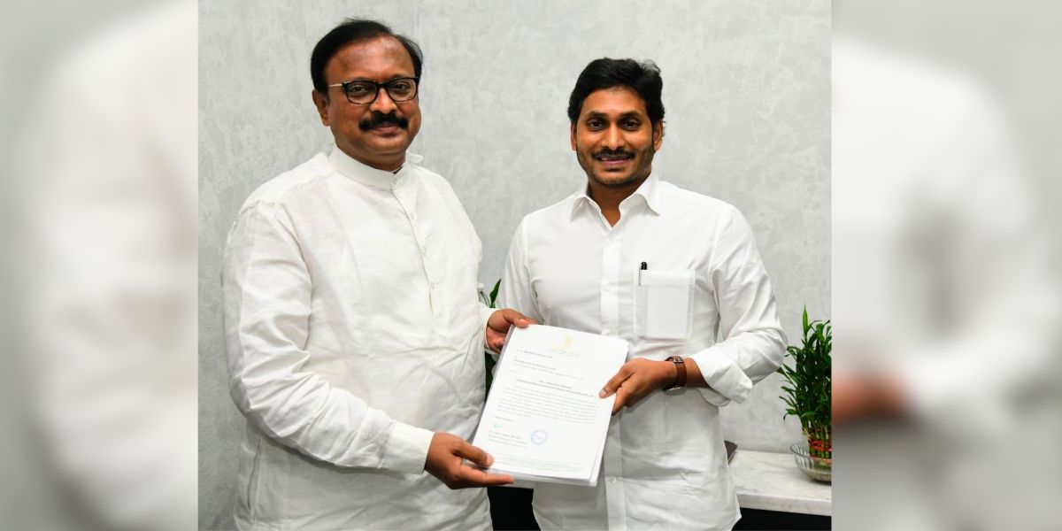 Kurnool MP Sanjeev Kumar with YS Jagan Mohan. (Supplied)