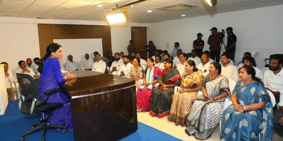 YS Sharmila addressing the YSRTP leaders