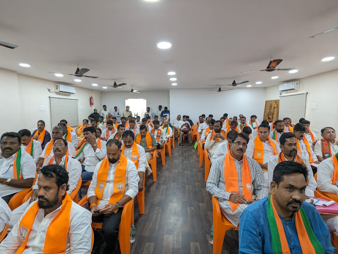 The state unit while their chief briefing the agenda of the meeting on 3 Jan. (South First)