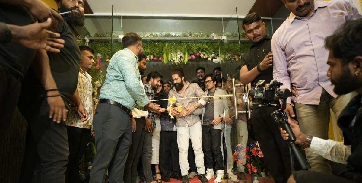 Actor Yash inaugurating the gym run by his trainer Panipuri Kitty in Bengaluru
