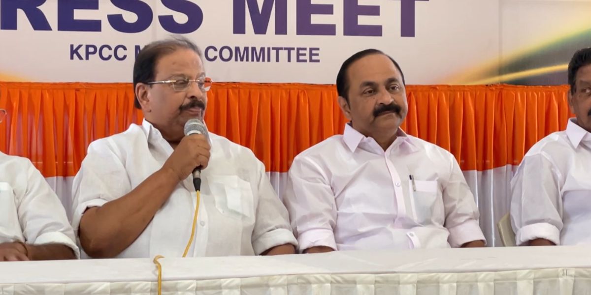 Congress leaders announcing UDF seat-sharing. (Screengrab)