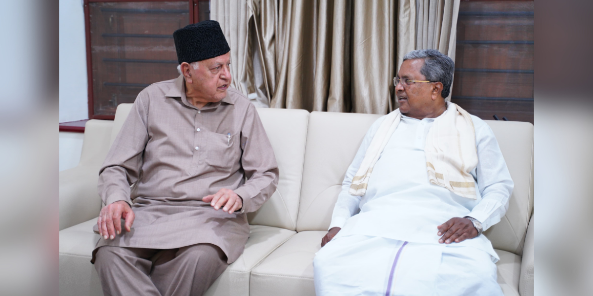National Conference president Farooq Abdullah meets Karnataka Chief Minister Siddaramaiah. (X)