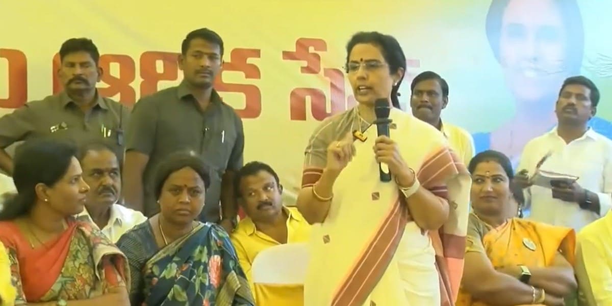 Nara Bhuvaneshwari speaking at the Nijam Gelavali yatra