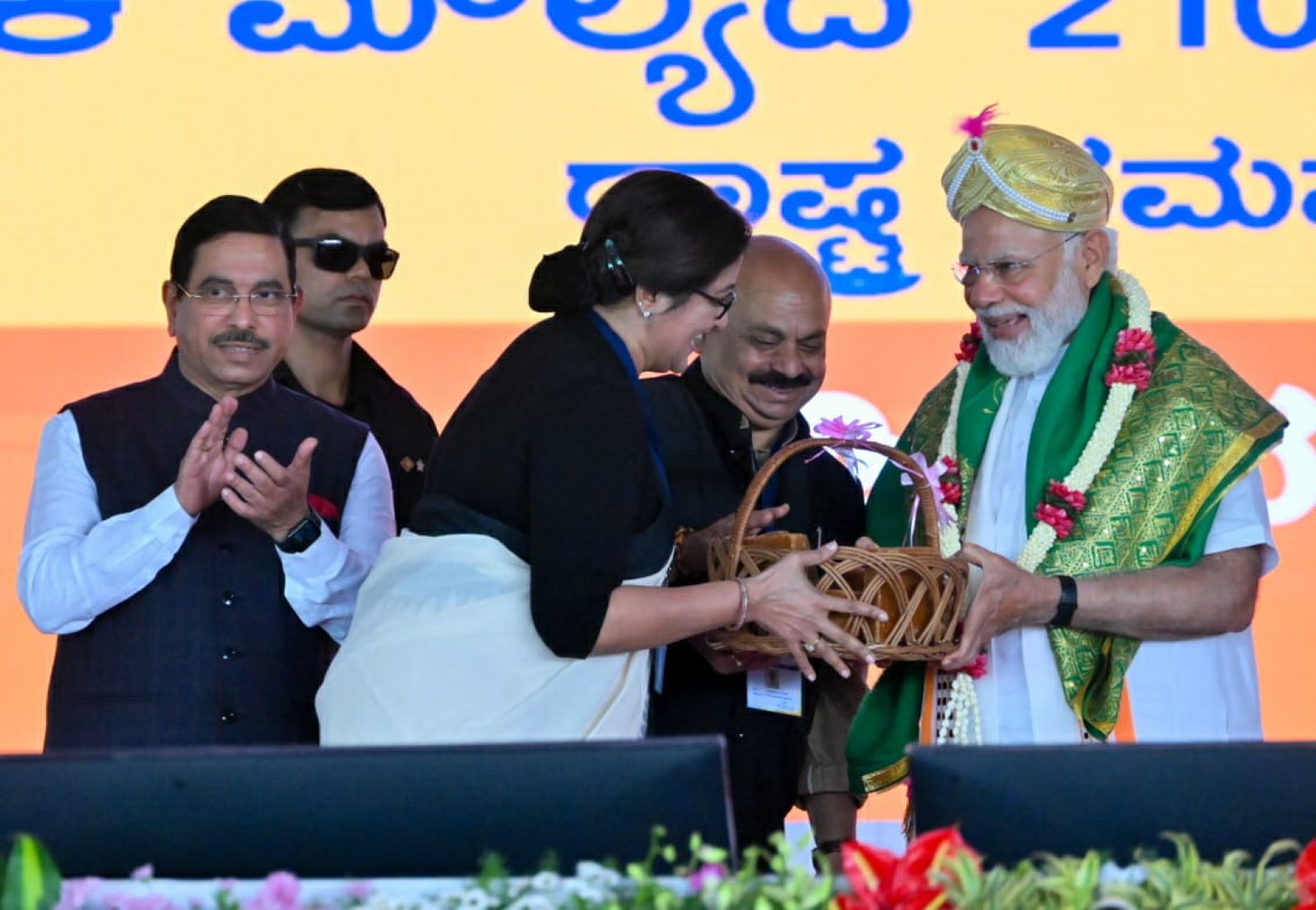 Mandya MP Sumalatha Ambareesh JD(S) HD Deve Gowda HD Kumaraswamy BJP