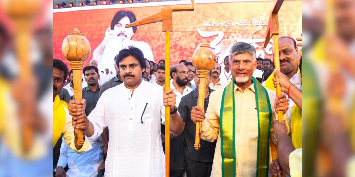 Pawan Kalyan, Chandrababu Naidu in Tadepalligudem meeting. (Supplied)