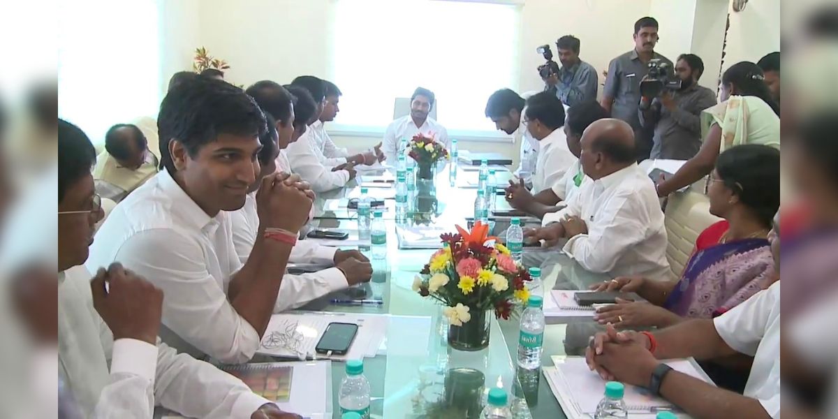 YS Jagan with his YSRCP MPs in 2019. (Supplied)