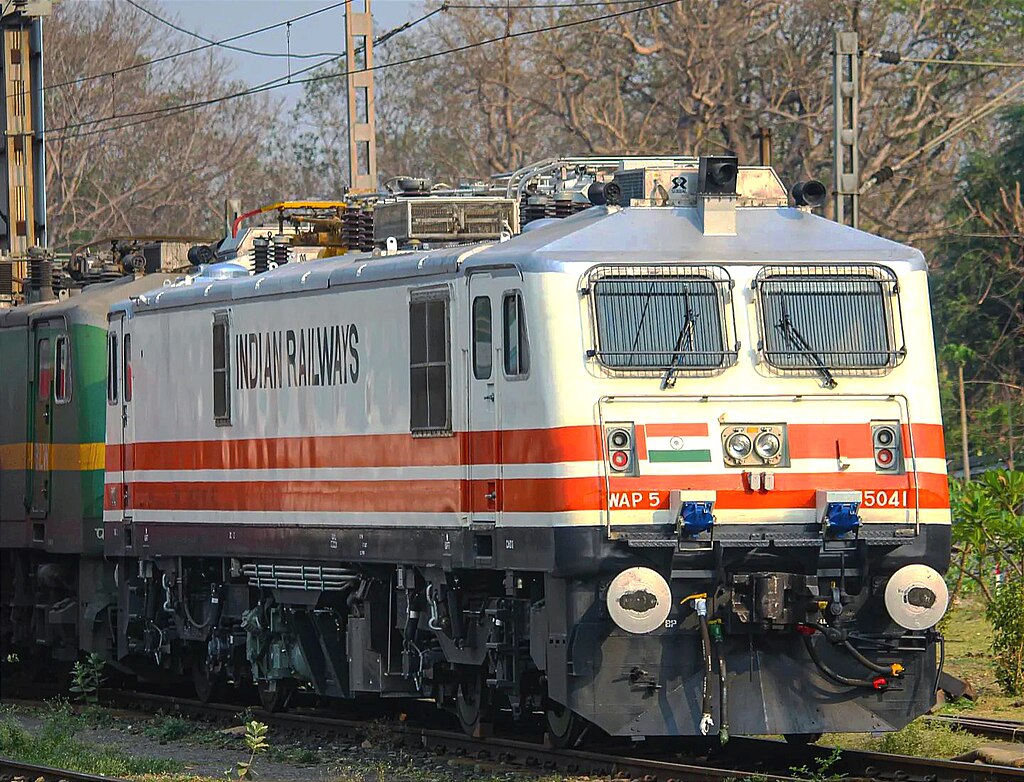The multi-tracking project proposals will ease operations and reduce congestion. (Pappunath786/Wikimedia Commons)