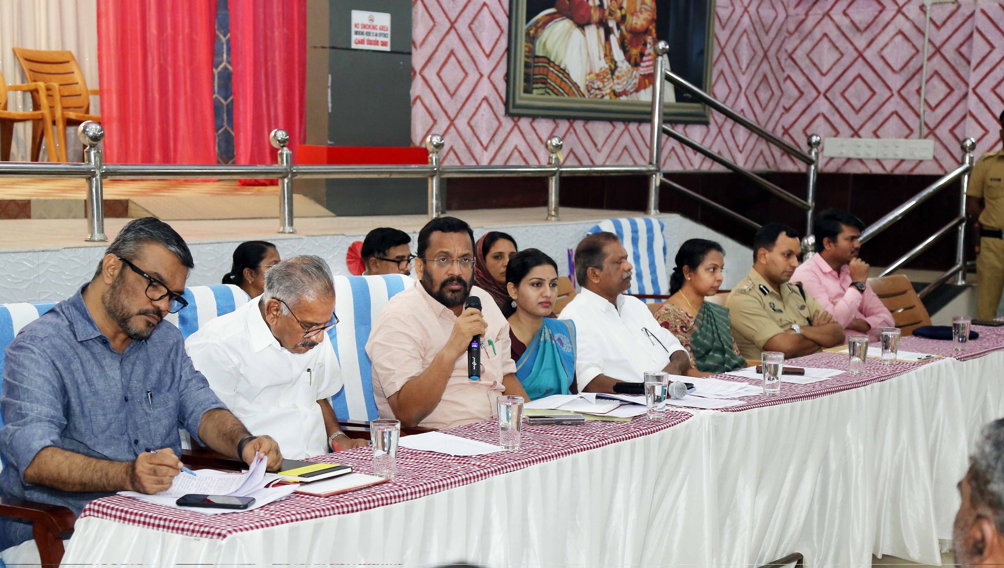 Local Self-Government Department Minister MB Rajesh, Forest Minister AK Saseendran, and Revenue Minister K Rajan addressed the meeting. (X)