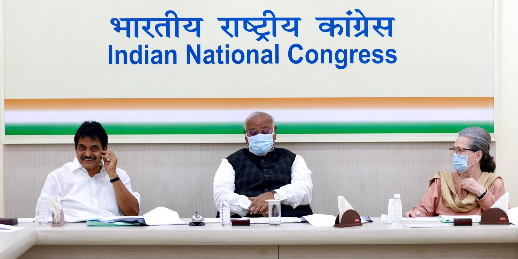 Congress leaders at the CEC meeting.