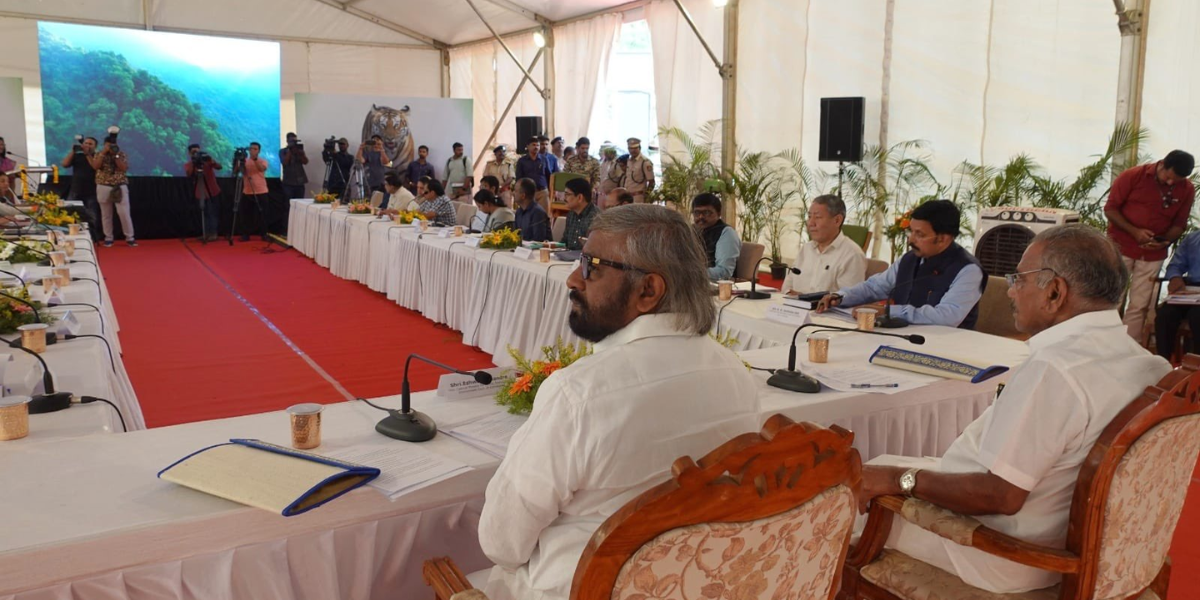Meeting of forest department officials from Karnataka, Kerala, TN, chaired by Forest Ministers Eshwar Khandre and AK Saseendran. (X)