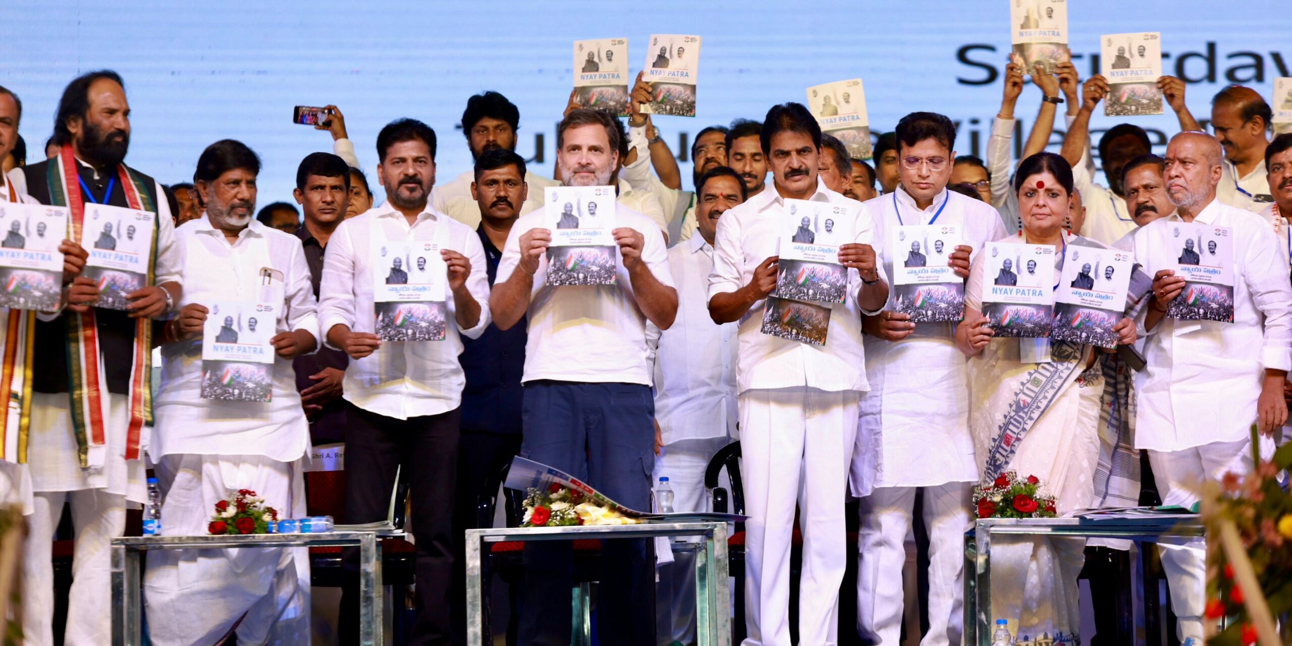 Congress leaders with the party's poll manifesto. (X)