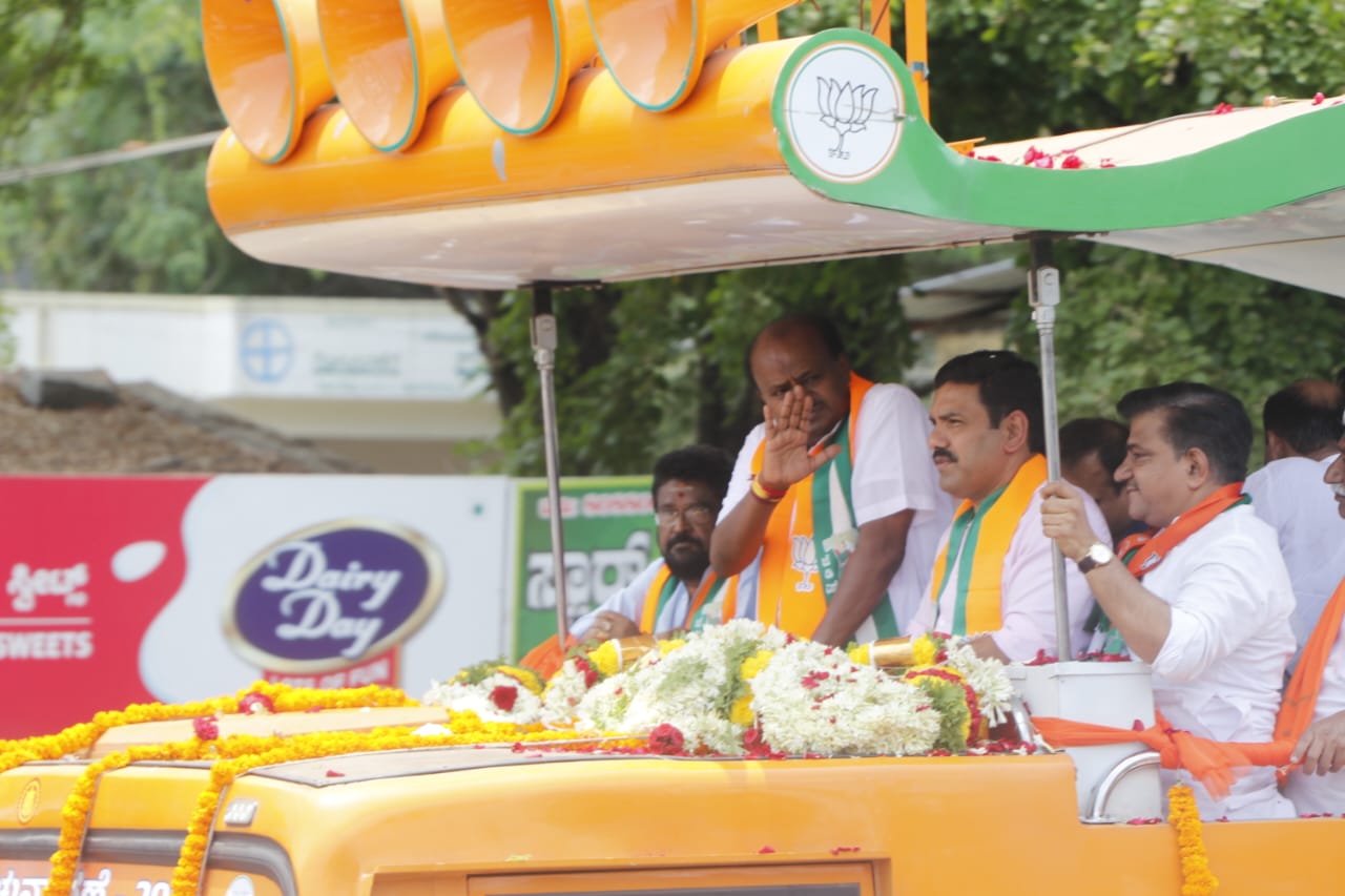 Karnataka BJP-JD(S) HD Kumaraswamy Congress Guarantee Schemes Women
