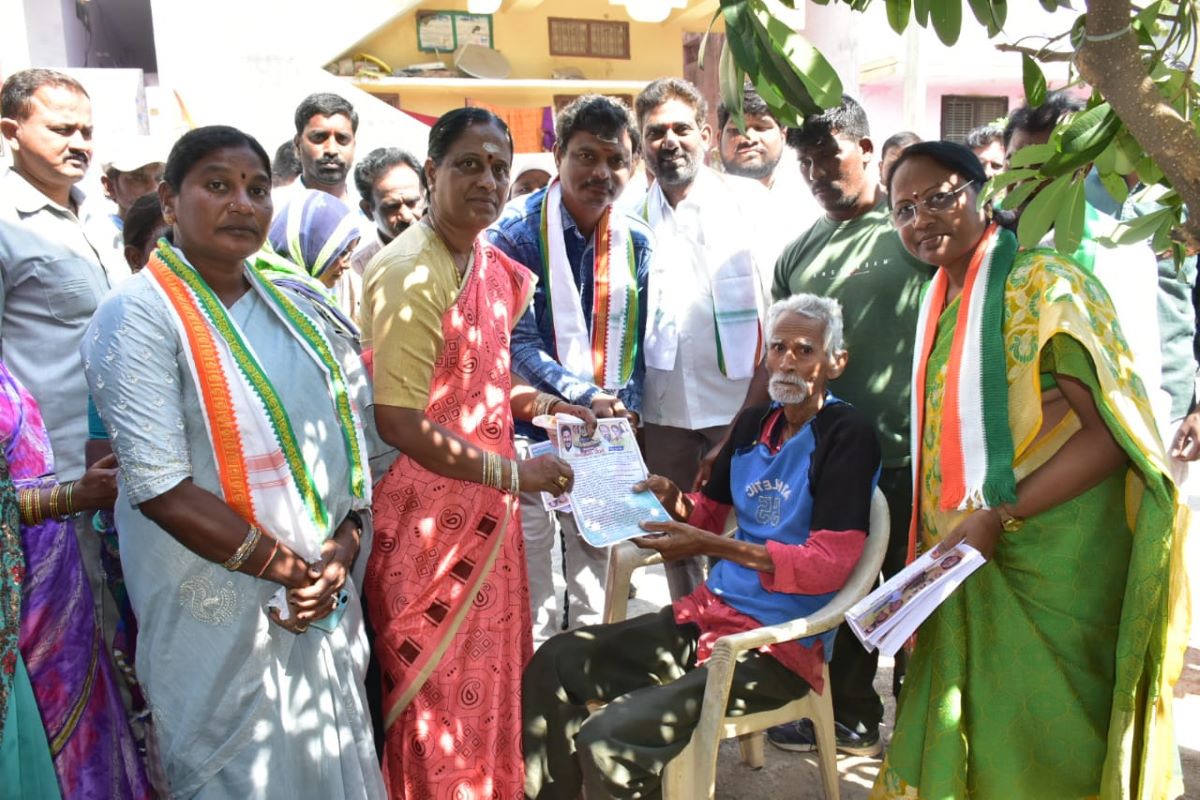 Konda Surekha during campaigning