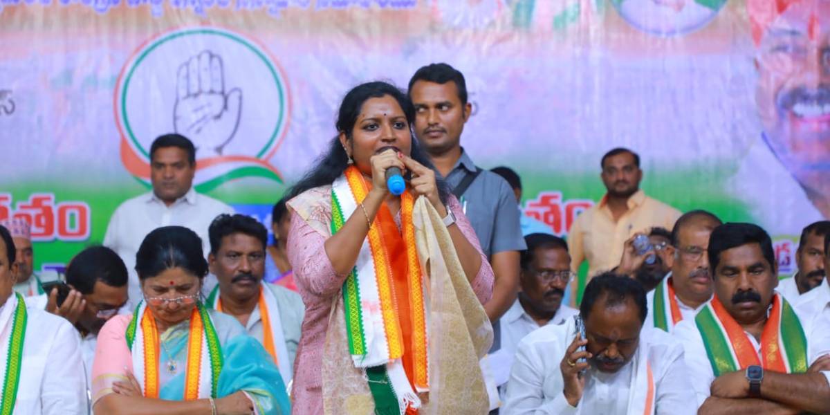 Kadiyam Kavya in a meeting at Warangal (SC).