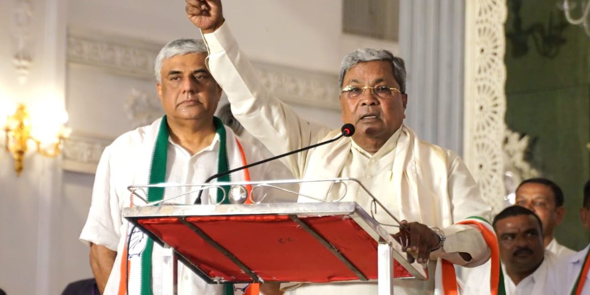 Siddaramaiah with MV Rajeev Gowda. (X)