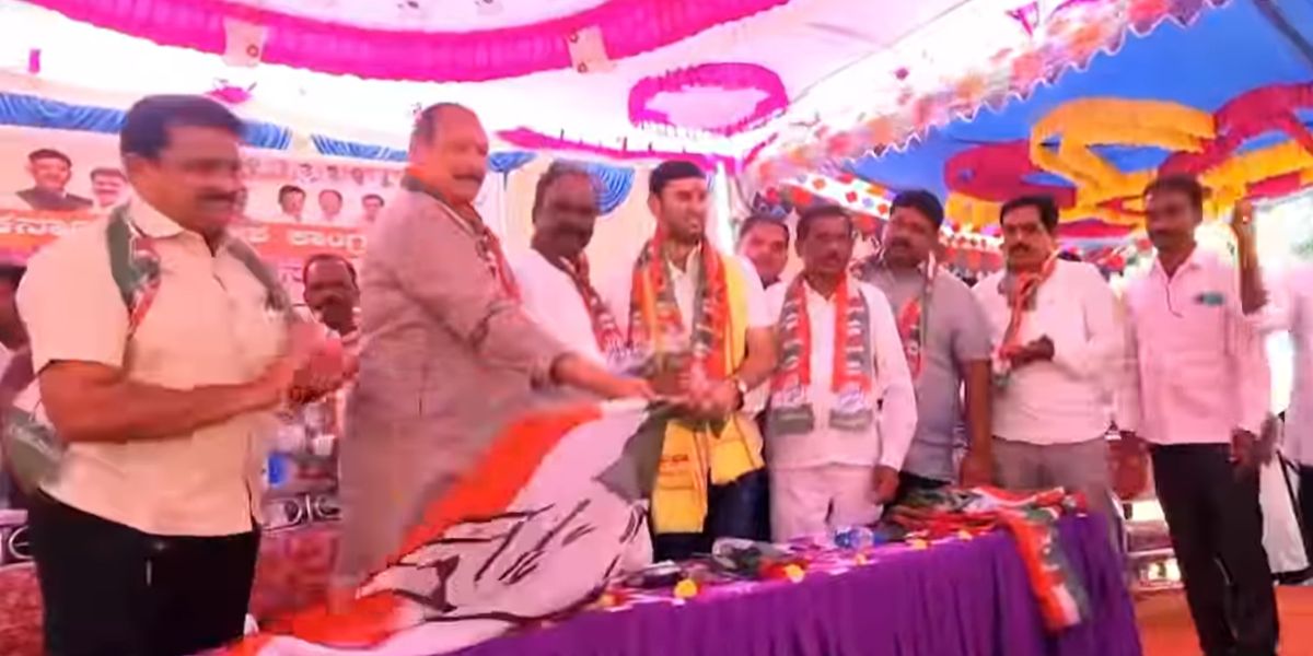 Vivek Hebbar with Congress leaders.