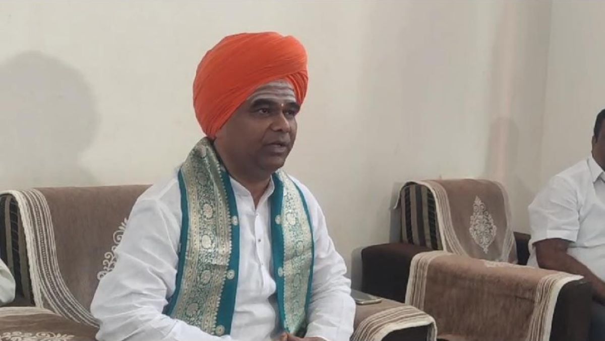 Dingaleshwara Swami withdraws nomination from Dharwad